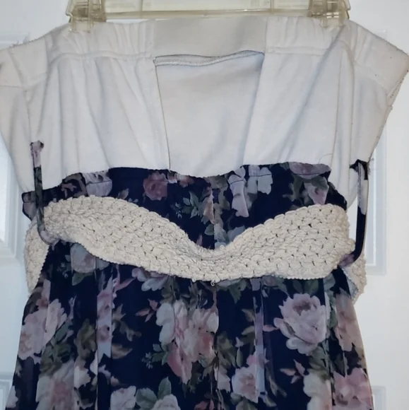 White/blue, floral spring flowy dress. Size large. - Picture 2 of 5